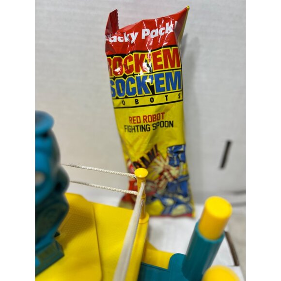Rock’Em Sock’Em Robots boxing game by Mattel & Wacky Pack - Picture 2 of 7